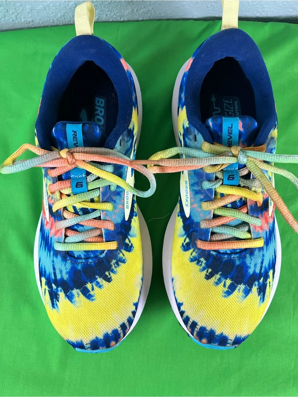 Brooks 🏷️ revel